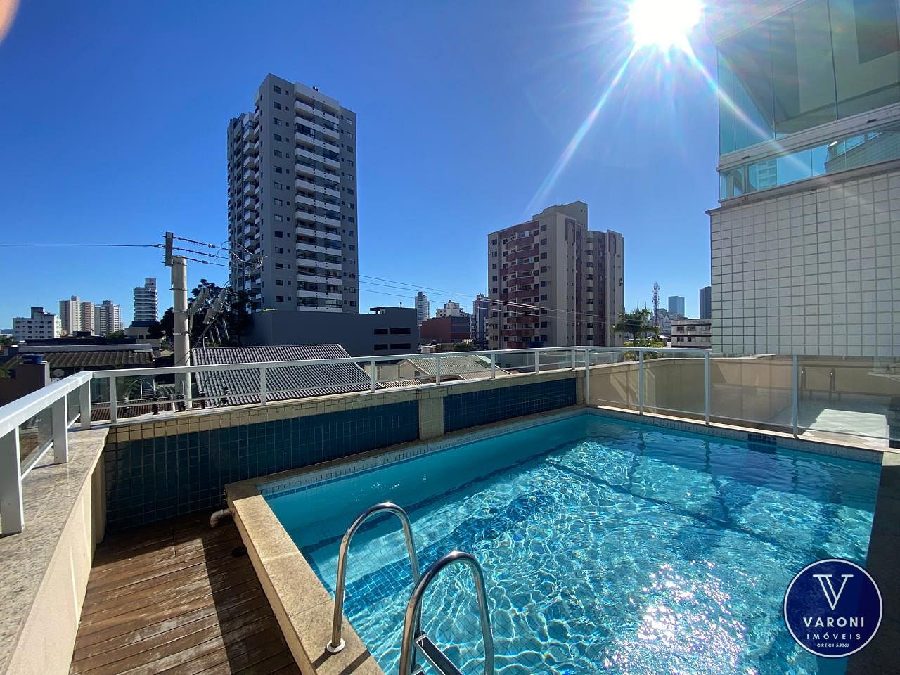 Lindo Apto Semi Mobiliado no Centro de Itajaí